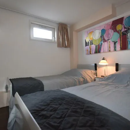 ספינת מלון Captivating Houseboat In Loostrecht With Private Terrace