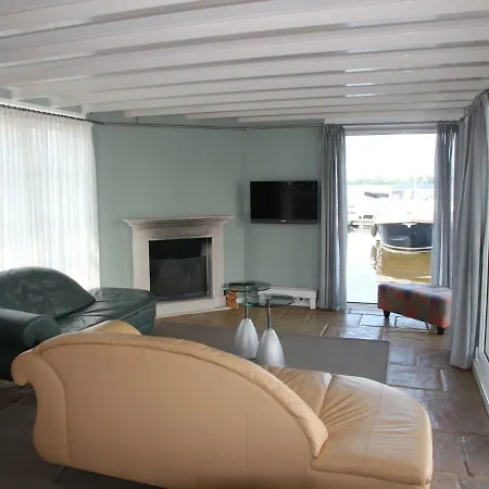 Captivating Houseboat In Loostrecht With Private Terrace * לוסדרכט