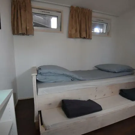 Captivating Houseboat In Loostrecht With Private Terrace ספינת מלון *