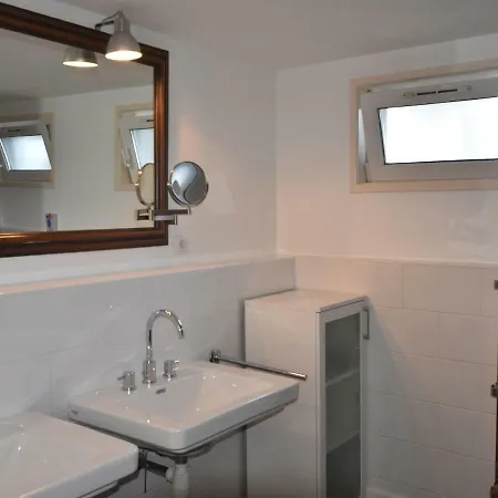 ספינת מלון Captivating Houseboat In Loostrecht With Private Terrace *