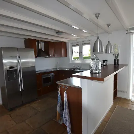 ספינת מלון Captivating Houseboat In Loostrecht With Private Terrace לוסדרכט