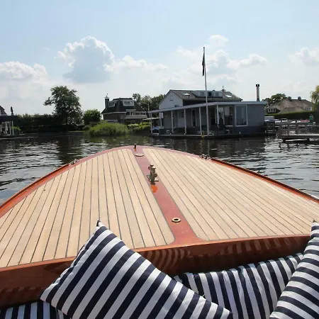 Captivating Houseboat In Loostrecht With Private Terrace ספינת מלון *