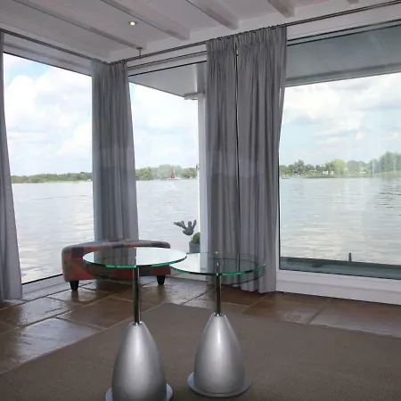 Captivating Houseboat In Loostrecht With Private Terrace ספינת מלון *