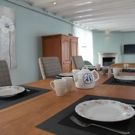 Captivating Houseboat In Loostrecht With Private Terrace לוסדרכט